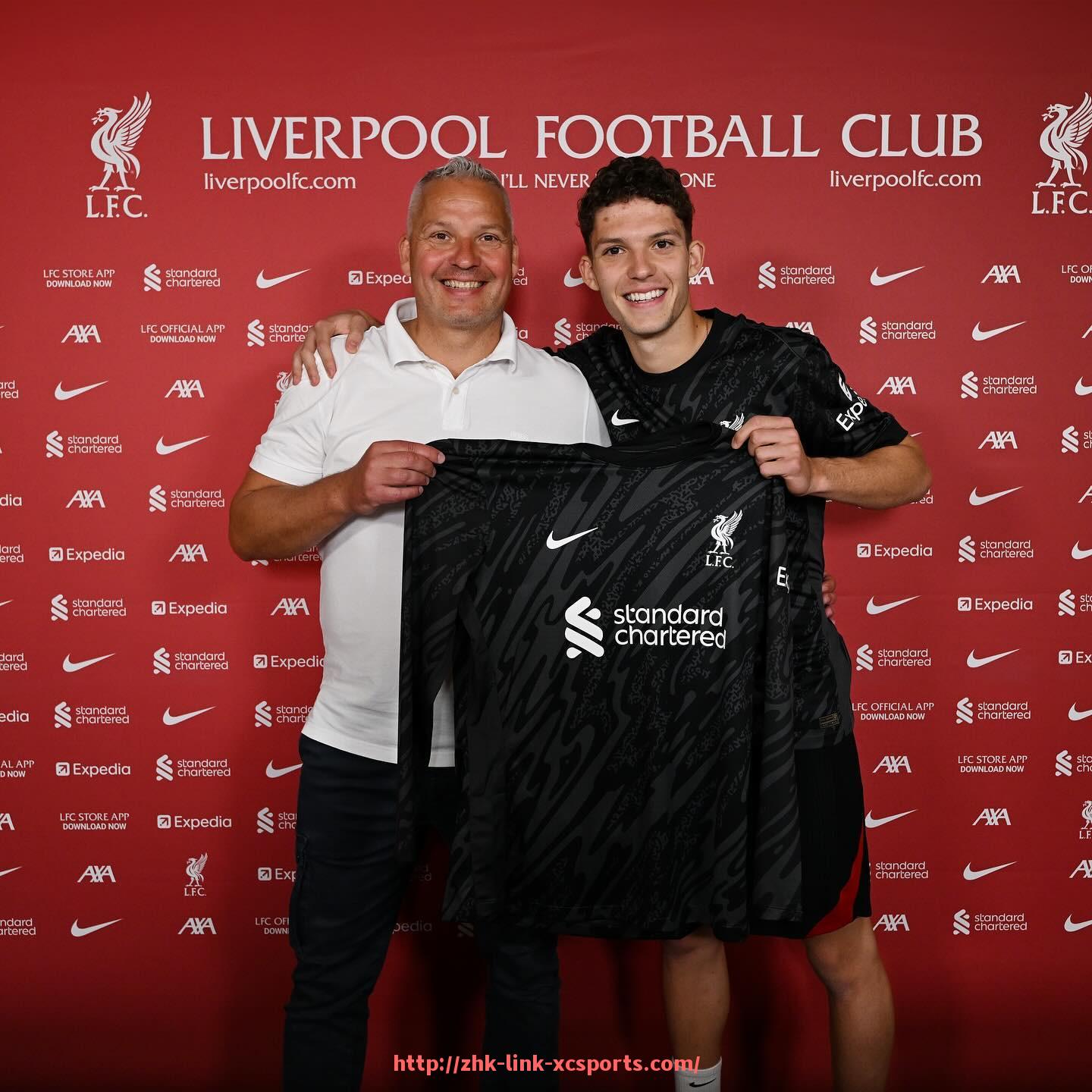 杏彩体育-英超球队包机：英超球队使用包机出行的情况